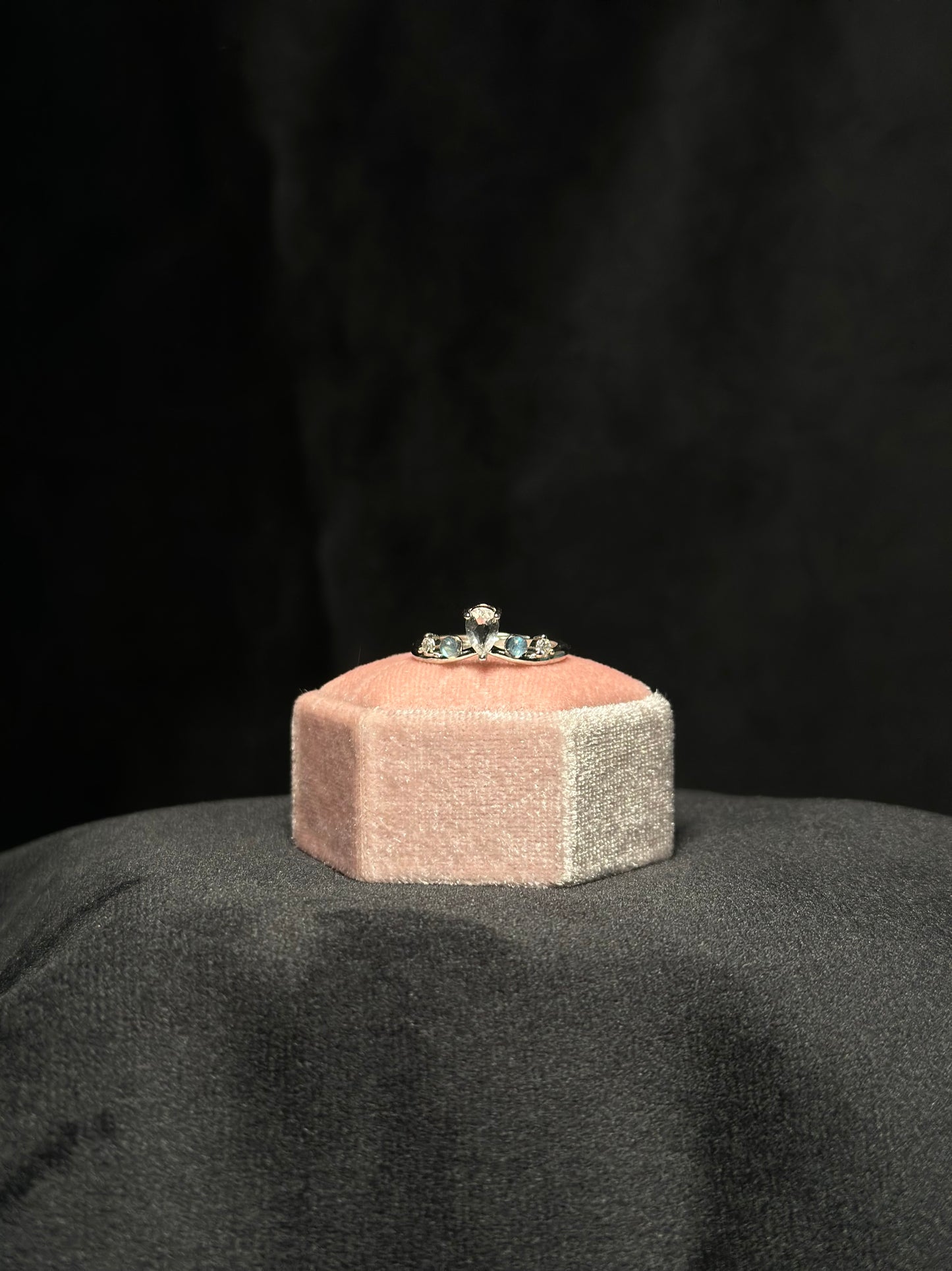 Anello Quarzo ialino e Labradorite- Chiarezza mentale e Protezione