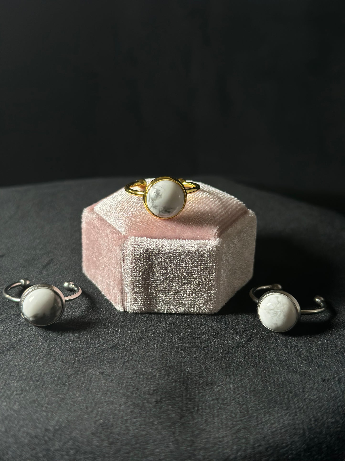 Anello Howlite (ACCIAIO)