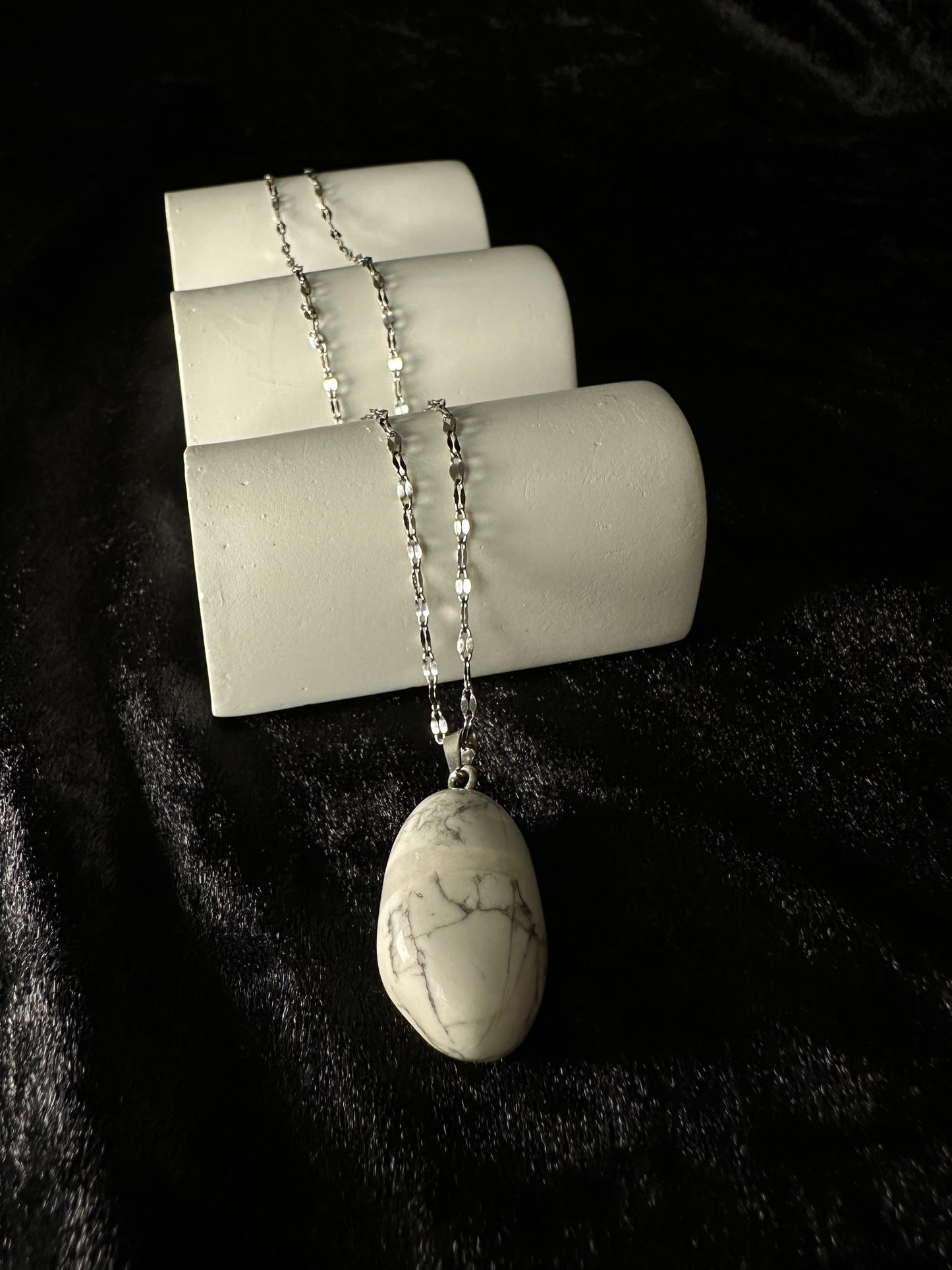 Ciondolo Howlite