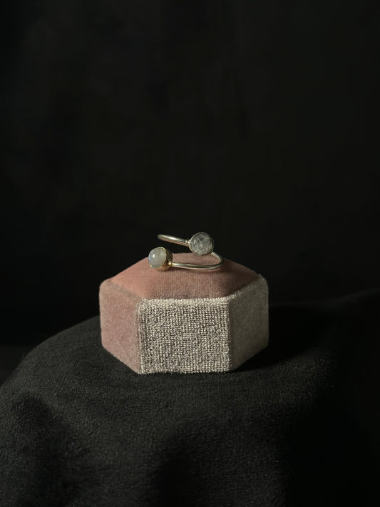Anello Pietra di Luna - Intuizione e Femminilità (LEGA DI ARGENTO)