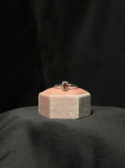 Anello Granato Rosso- Forza e tenacia